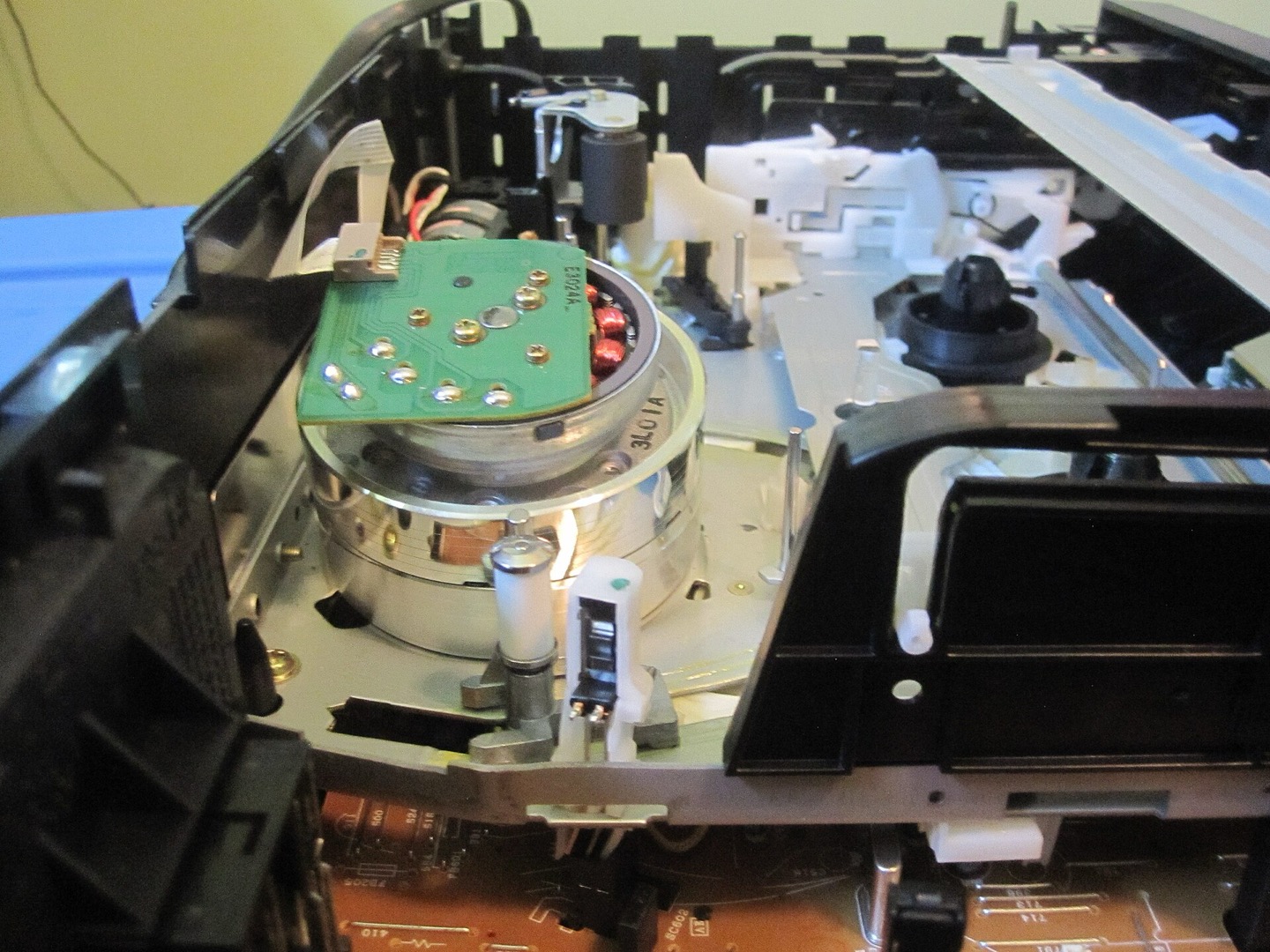 Helical head assembly inside a VHS player